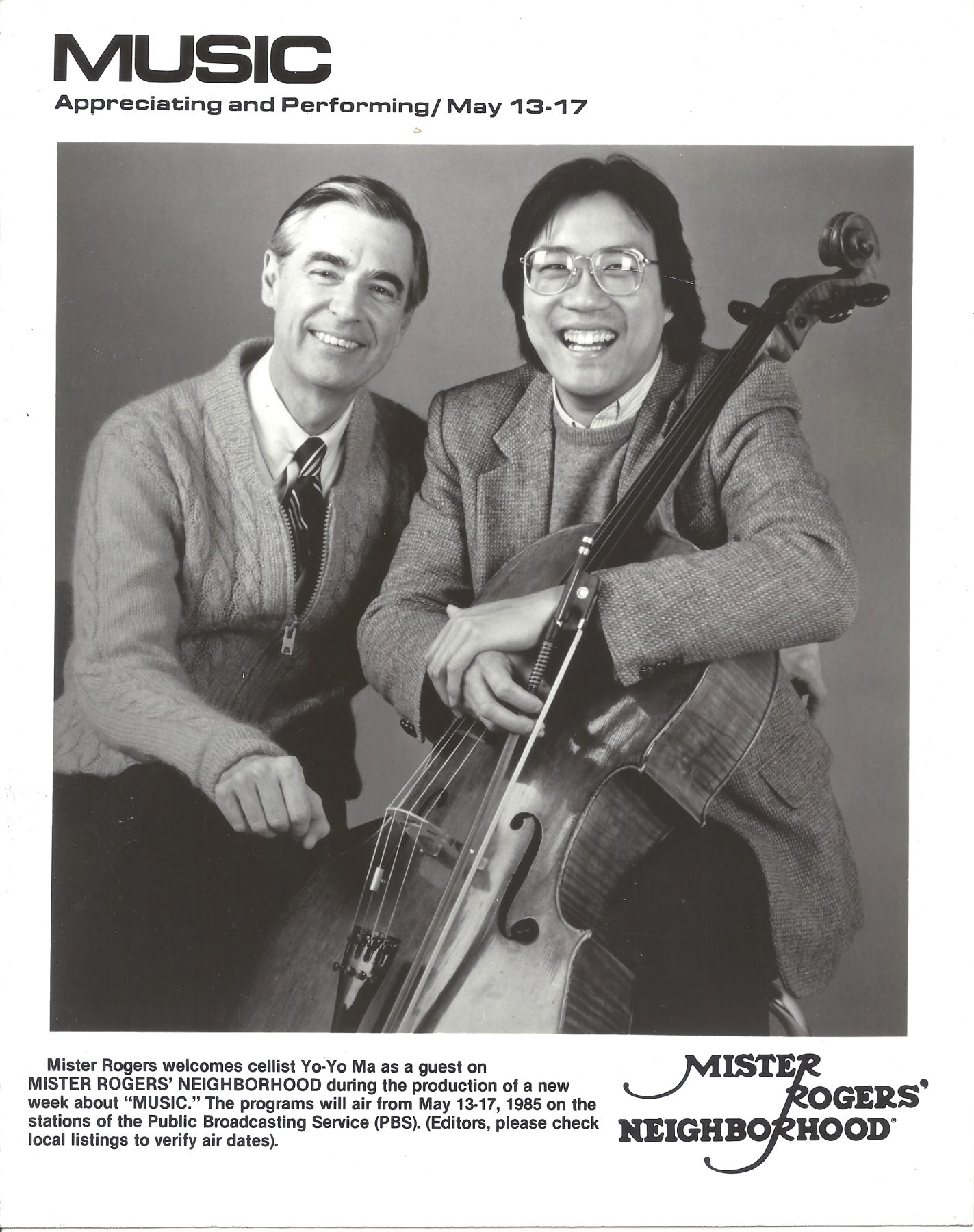 28 May 2019 Posted.
Image of Mister Rogers and Yo-Yo Ma, Courtesy of Alex Jay, Museum of Chinese in America (MOCA) Collection.
罗杰斯先生和马友友的合影，Alex Jay捐赠，美国华人博物馆（MOCCA）馆藏