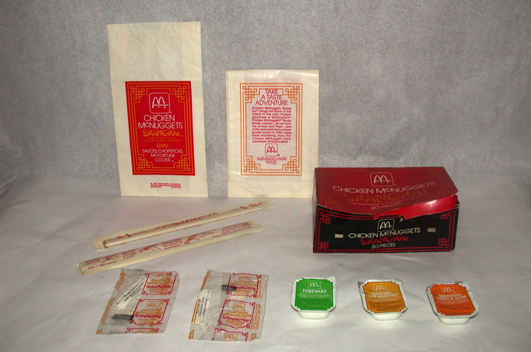 16 April 2019 Posted.
McDonald's Chicken McNuggets Shanghai Package, 1987. Museum of Chinese In America (MOCA) Collection.
麦当劳1987年的“上海麦乐鸡”包装。美国华人博物馆（MOCA）馆藏