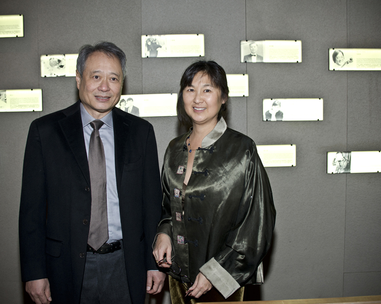 07 June 2019 Posted.
Ang Lee and Maya Lin at MOCA’s 2014 Lunar New Year Dinner, Museum of Chinese in America (MOCA) Institutional Archives.
李安和林璎在2014年MOCA的农历新年慈善晚宴上，美国华人博物馆（MOCA）机构档案