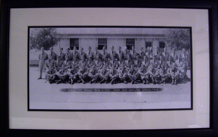 05 July 2019 Posted.
Framed Photo of the Second Batch of FAB (Foreign Affairs Bureau) 100 Personnel Serving in U.S.A., Minter Field, Bakersfield, California, July 13, 1945. Courtesy of Eugene Hsu, Museum of Chinese in America (MOCA) Collection.
镶在镜框里的FAB100第二批人员照片，FAB是指外事局，他们服务于美军，这张照片拍摄于1945年7月13日，在加州贝克斯菲尔德的Minter基地，Eugene Hsu捐赠，美国华人博物馆（MOCA）馆藏