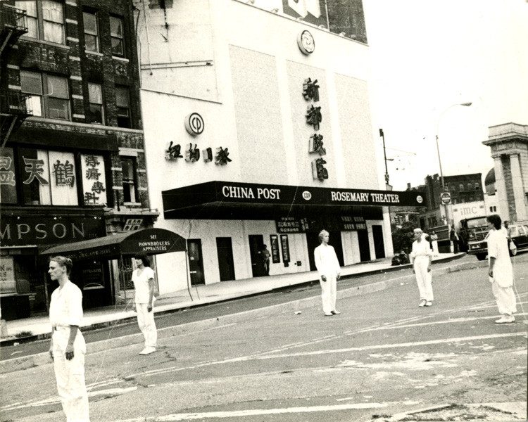 09 July 2019 Posted.
Rosemary Theater, Photograph taken by Emile Bocian, ca. 1975-1986, Museum of Chinese in America (MOCA) Collection.
新都戏院，包信摄影，大约1975-1986年，美国华人博物馆（MOCA）馆藏