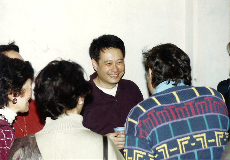 26 September 2019 Posted.
Ang Lee at MOCA Event "Words and Pictures: Chinese American Screenwriters Talk Movies (feat. Ang Lee, Tony Chan)" on March 5, 1994. Museum of Chinese in America (MOCA) Institutional Archives.
1994年3月5日，李安在MOCA举办的美国华人编剧谈电影的活动中（活动邀请了李安和陈国辉），美国华人博物馆（MOCA）机构档案