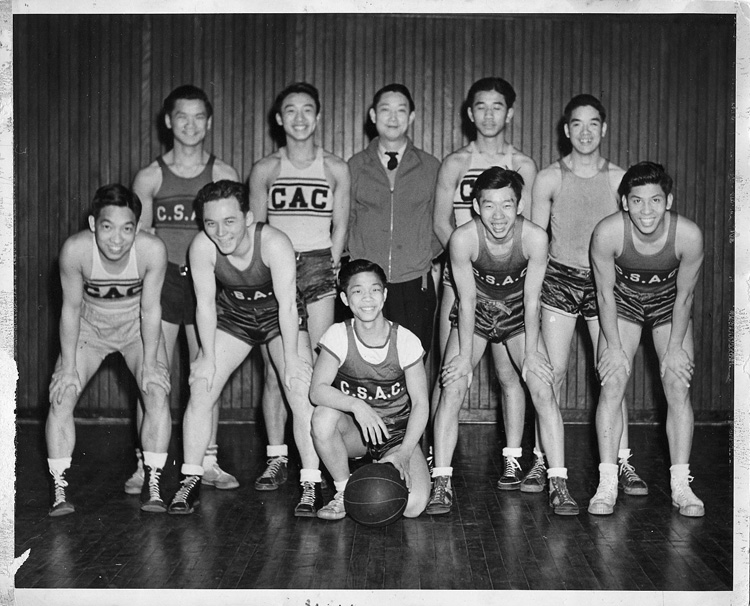 01 October 2019 Posted. 
My First Real Team, Chinatown Sport Teams, L. to R. Top row. Bobby (Red Tie) Lee, CA; Gilbert Chin, FLA; Coach Lung Chin; Shang Wong Wu; Bill Chin. Bottom row. Robert (Smokey) Lee, Southbridge tower NY; James Wong, Seaford LI; Ralph Chin; Edwin "Peanut" Chu, Long Island; Daniel Wong, 1943, Museum of Chinese in America (MOCA) Collection.
我的第一个真正的体育队，唐人街体育队，从左至右，上排：来自加州的Bobby (Red Tie) Lee、来自佛罗里达的Gilbert Chin、Lung Chin教练、Shang Wong Wu、Bill Chin，下排： 来自纽约曼哈顿Southbridge tower的Robert (Smokey) Lee、来自长岛Seaford 的James Wong、Ralph Chin;、来自长岛的Edwin "Peanut" Chu、以及Daniel Wong，1943年，美国华人博物馆（MOCA）馆藏