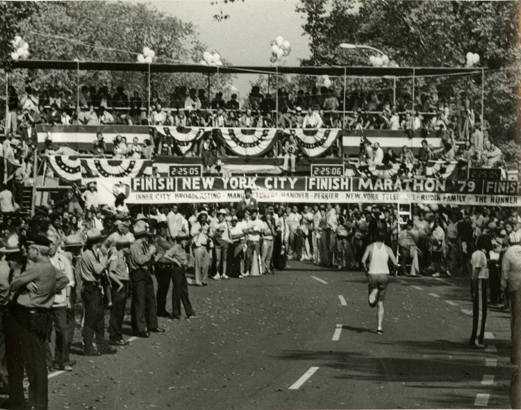 25 October 2019 Posted.
NYC Marathon 1979, Museum of Chinese in America (MOCA) Emile Bocian collection.
1979年纽约马拉松，美国华人博物馆（MOCA）包信馆藏