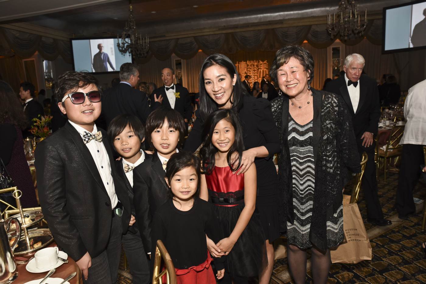 23 August 2019 Posted.
Joyous String Quartet, Michell Kwan, and MOCA Board Member Sandy Lee at the 2015 MOCA Legacy Awards Gala, Museum of Chinese in America (MOCA) Institutional Archives.
Joyous String Quartet乐队、关颖珊和MOCA董事会成员Sandy Lee在2015年MOCA年度传承颁奖晚宴上，美国华人博物馆（MOCA）机构馆藏