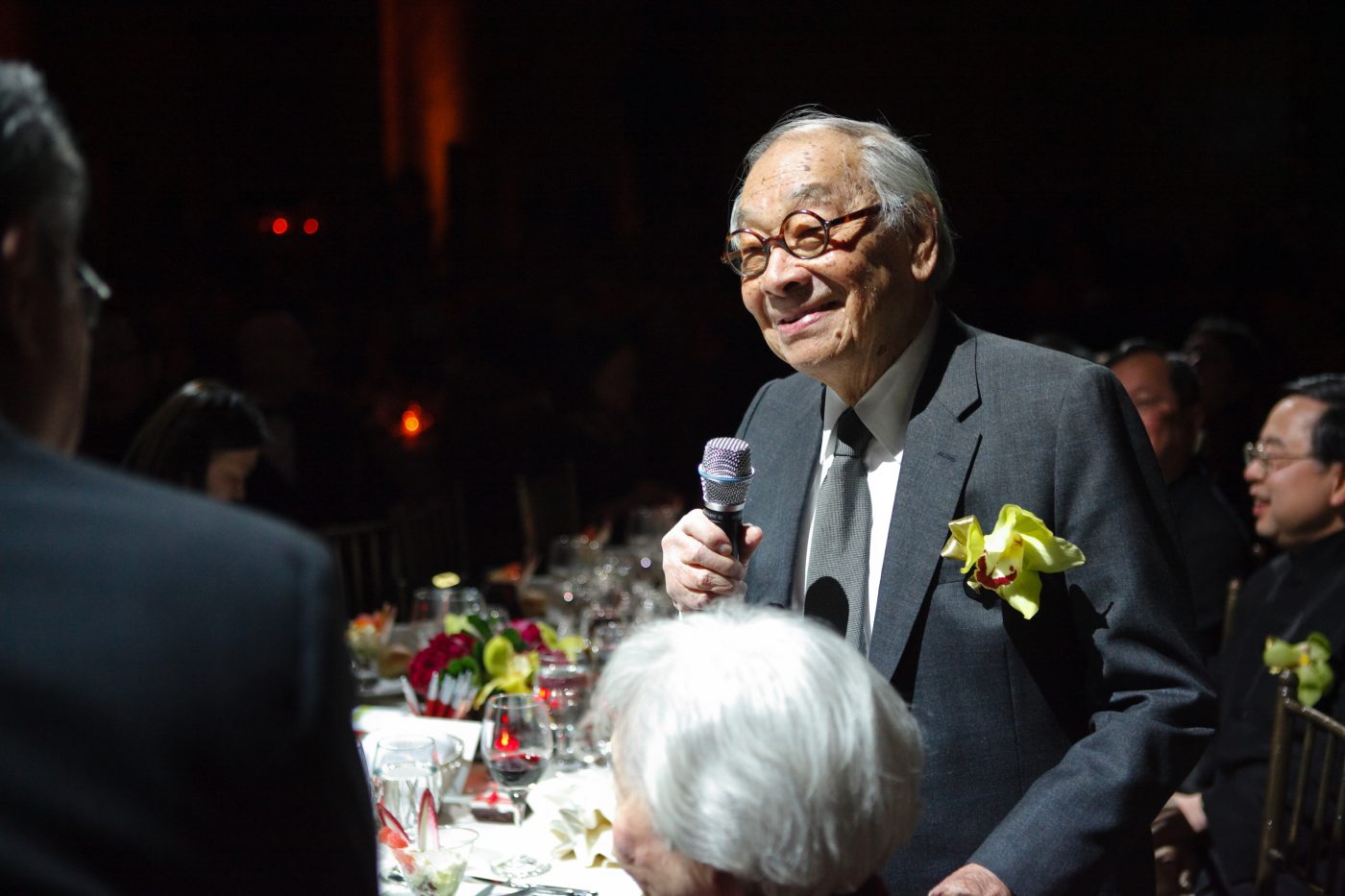 29 July 2019 Posted.
I.M. Pei at the 2009 MOCA Gala, Museum of Chinese in America (MOCA) Institutional Archives.
贝聿铭在MOCA 2009年的历史传承慈善募款晚宴上，美国华人博物馆（MOCA）机构档案