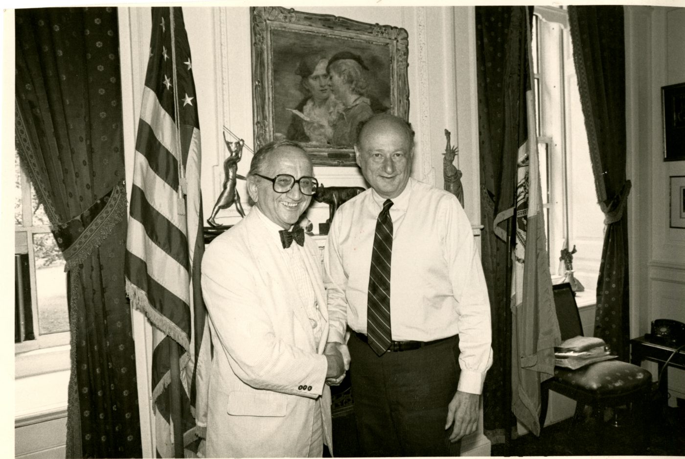 03 April 2019 Posted.
Emile Bocian with Ed Koch, October 17, 1984. Museum of Chinese in America (MOCA) Emile Bocian Collection.
包信和Ed Koch，1984年10月17日。包信档案，美国华人博物馆（MOCA）馆藏