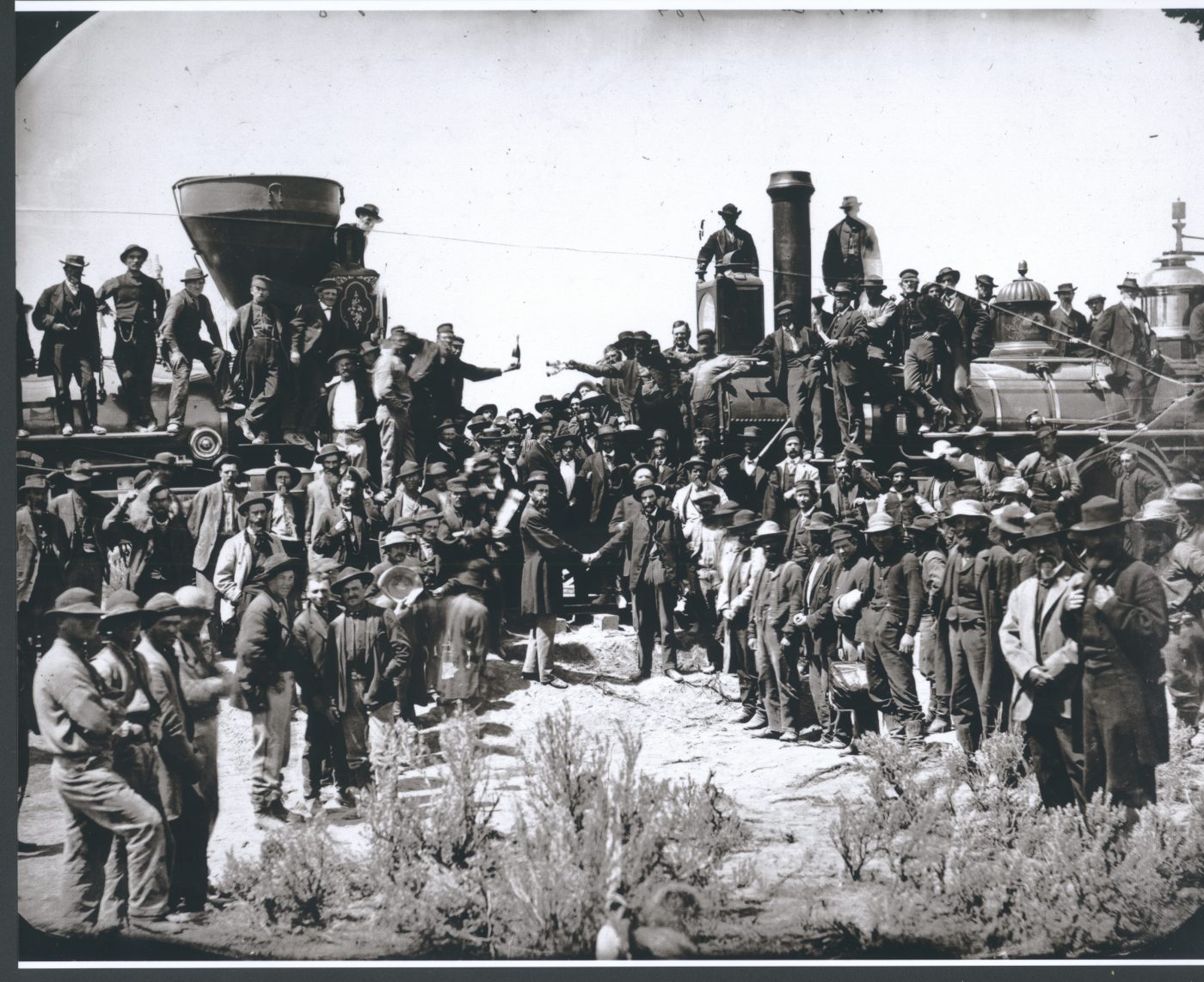 10 May 2019 Posted.
“East and West Shaking hands at laying Last Rail” by Andrew J. Russell on May 10, 1869 at Promontory Summit, Utah, displayed at the Museum of Chinese in America (MOCA) core exhibition, Courtesy of the Union Pacific Railroad Museum.
摄影师Andrew J. Russell拍摄的“东西两段铁路的胜利会师”，1869年5月10日，犹他州海角峰，美国华人博物馆（MOCA）核心展览展出图片，联合太平洋铁路博物馆馆藏