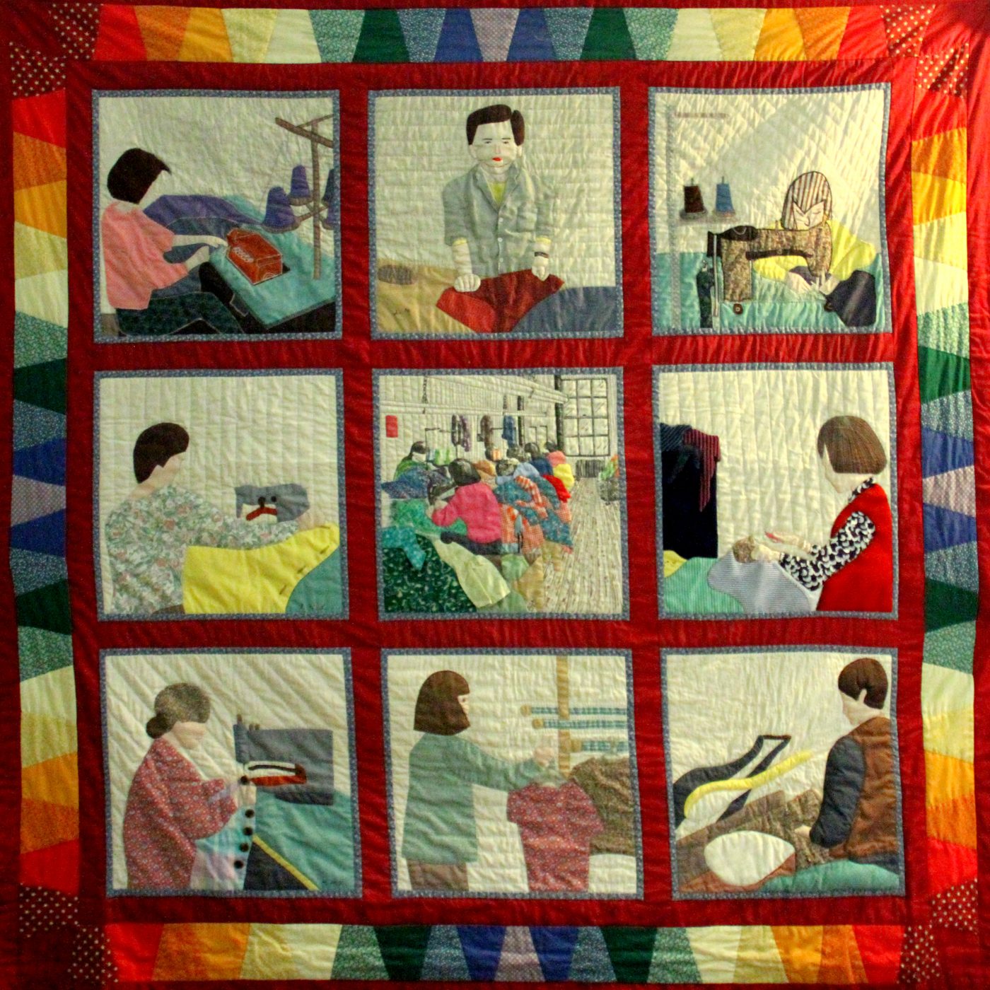 16 August 2019 Posted.
Quilt made by garment workers depicting garment work tasks, 1989, Museum of Chinese in America (MOCA) Collection.
由服装工人制作的被子，描绘了服装工作的各项任务分工，1989年，美国华人博物馆（MOCA）馆藏