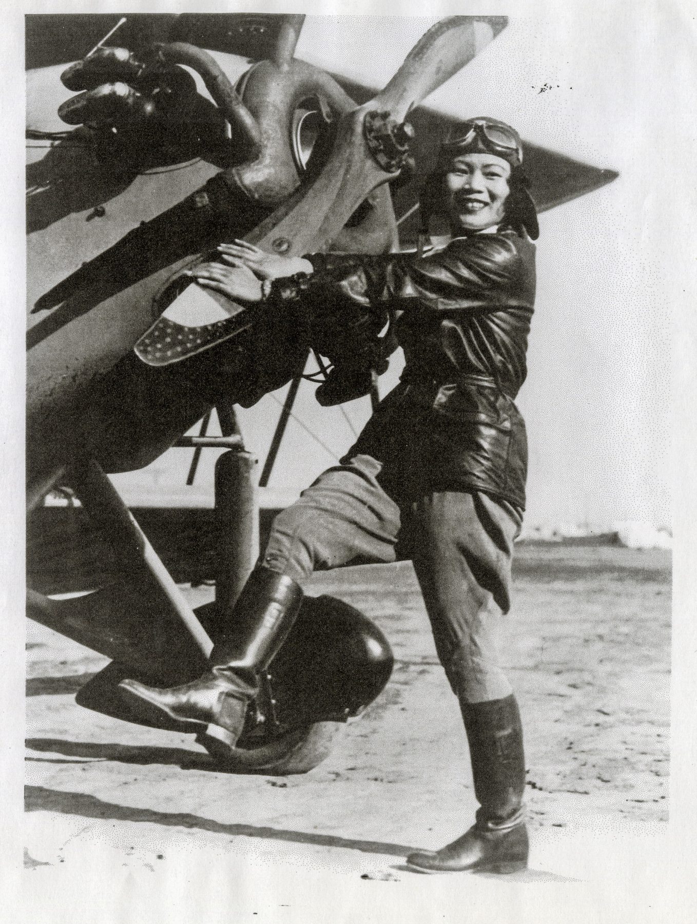 Aviatrix Katherine Sui Fun Cheung. Courtesy of Dottie Leschencko. Museum of Chinese in America (MOCA) Collection.