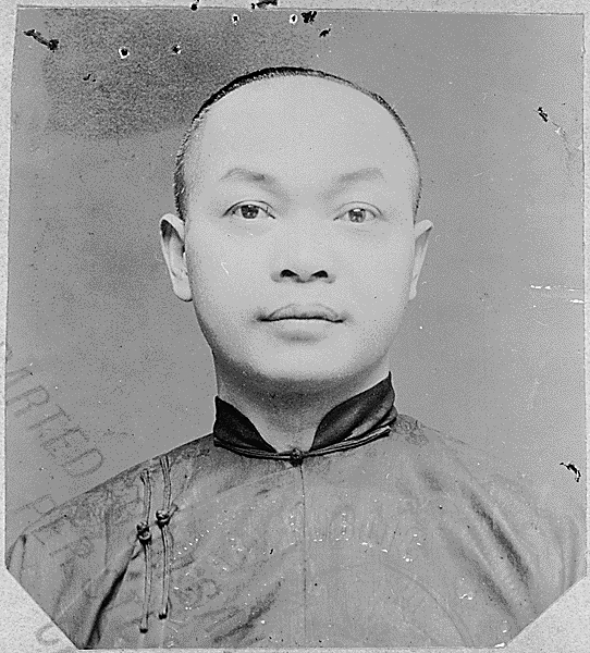 1904 Photograph of Wong Kim Ark in his immigration file at the National Archives, Immigration and Naturalization Service, San Francisco District Office.