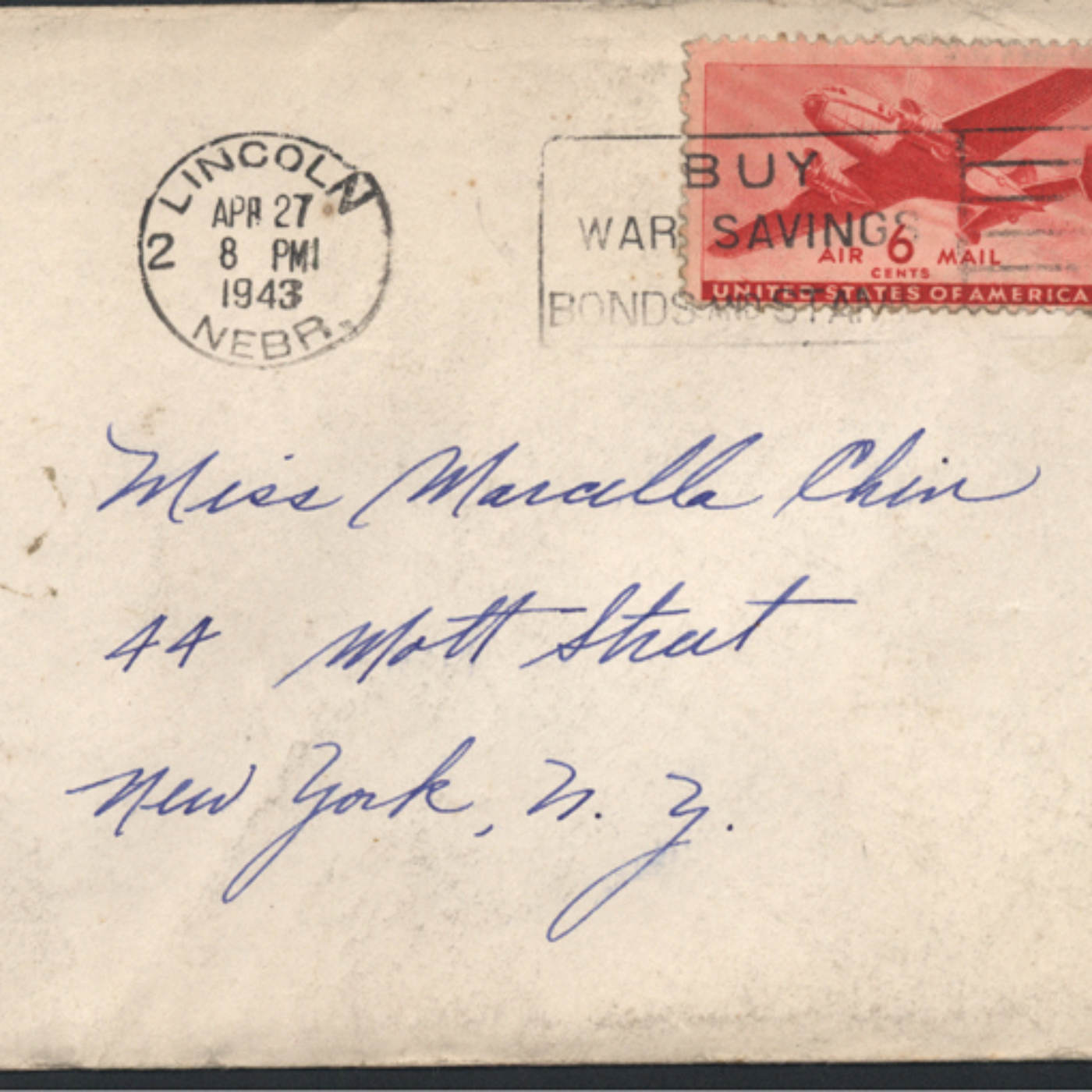 1943 年 4 月 27 日，沃尔特·B·陈 (Walter B. Chin) 在内布拉斯加州林肯空军基地完成空军训练时，用英语写给妹妹陈雪瑛 (Marcella Chin) 的信。由陈雪瑛（Marcella Dear）捐赠，美国华人博物馆 (MOCA) 馆藏。